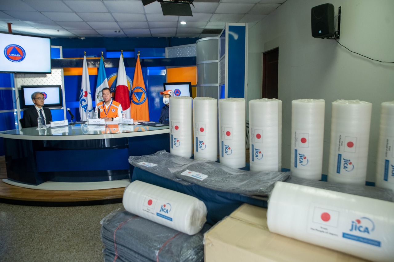 Embajada de Japón entrega ayuda humanitaria para afectados por las lluvias