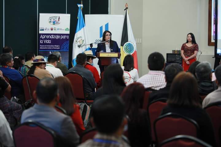 Promueven acciones para fortalecer la educación bilingüe intercultural