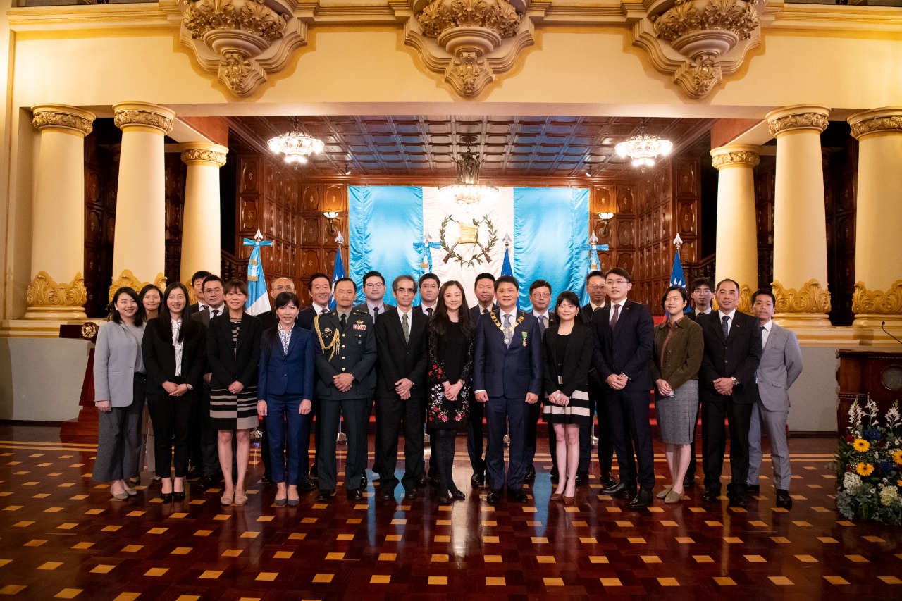 Reconocen labor del embajador de China (Taiwán) Li-Cheng Cheng