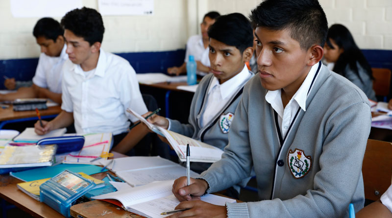 Beca Educación Media hace última acreditación a beneficiarios