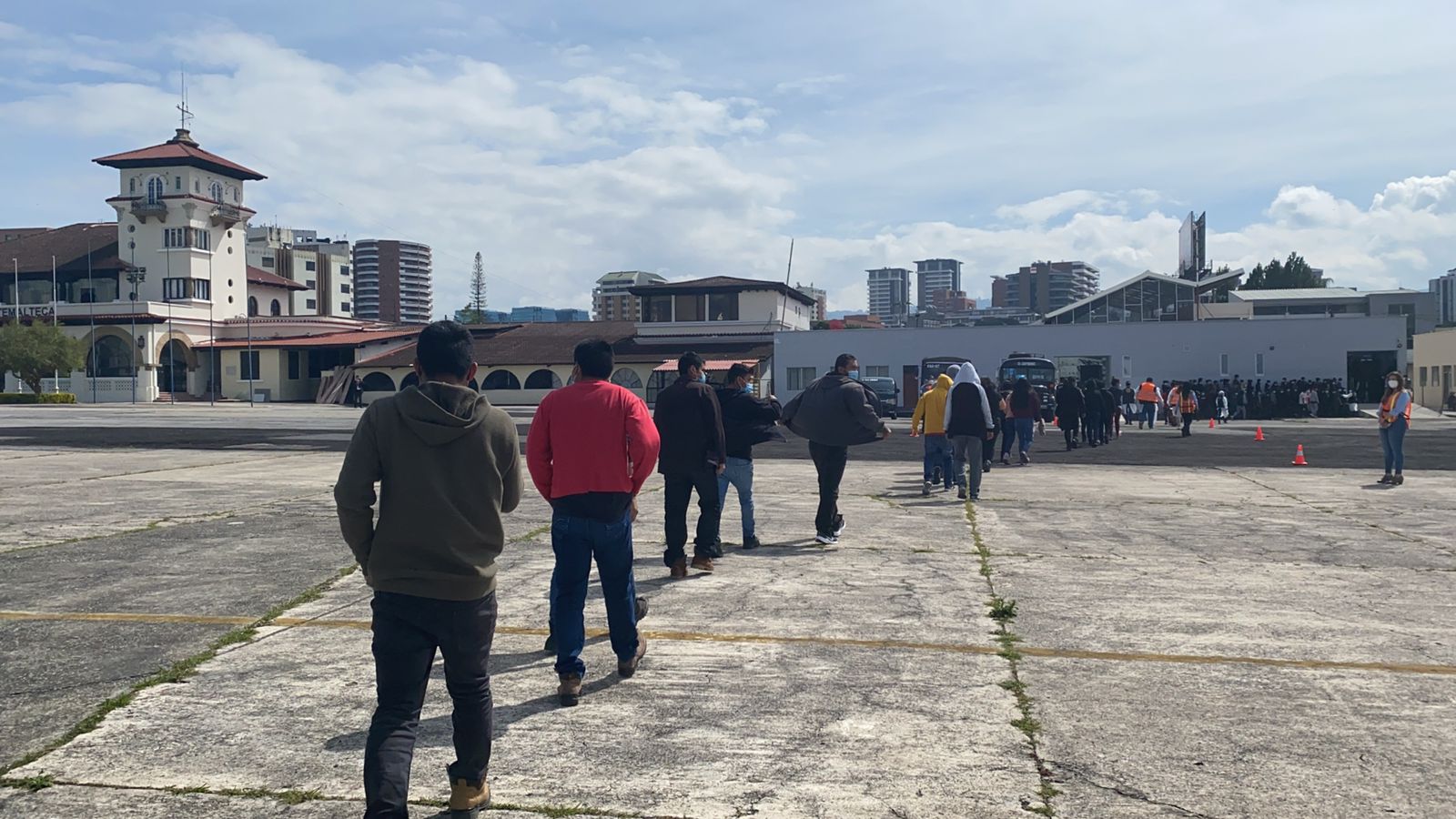 Guatemaltecos reciben asistencia integral. /Foto: IGM