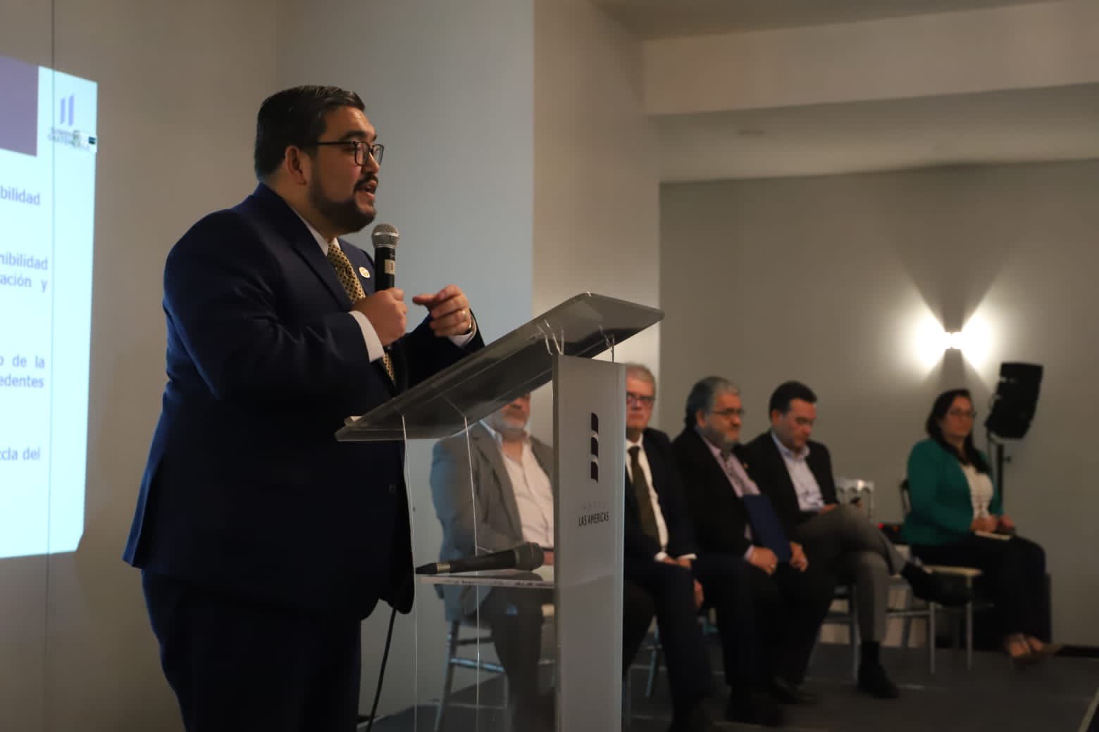 Abordan estrategias para el mejoramiento de la movilidad y el ambiente en el país