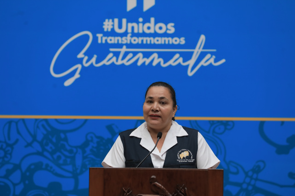 Margarita Quintanilla explica la importancia de vacunarse con DPT. /Foto: Gilber García
