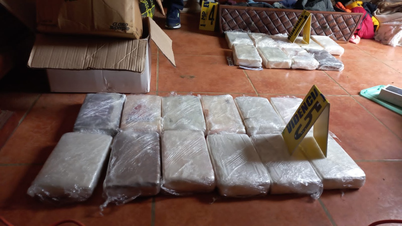 Localizan paquetes de droga en operativo antinarcótico