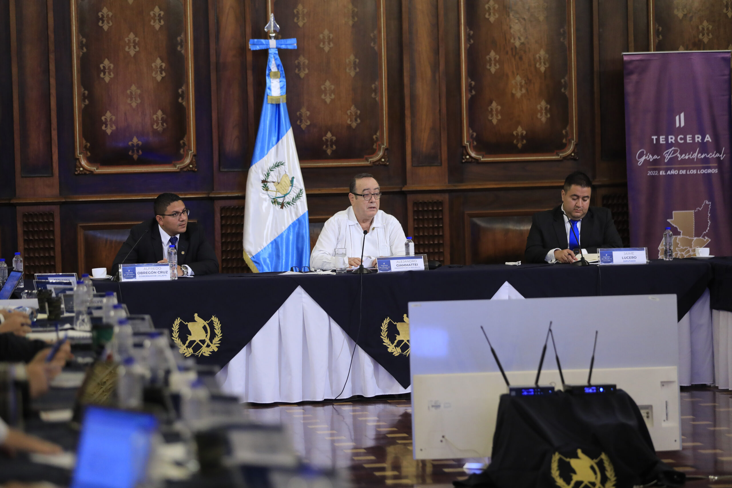 Presidente lidera reunión con alcaldes de Jalapa en tercera gira presidencial