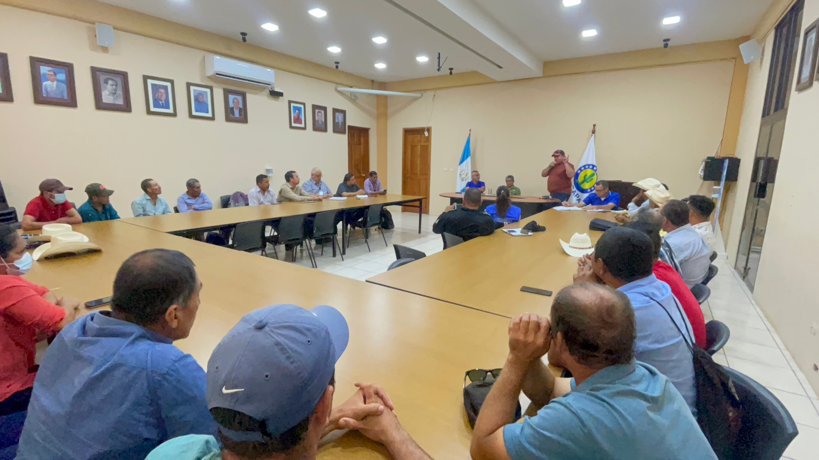 Mesa de diálogo logra que familias obtengan reconexión de energía eléctrica