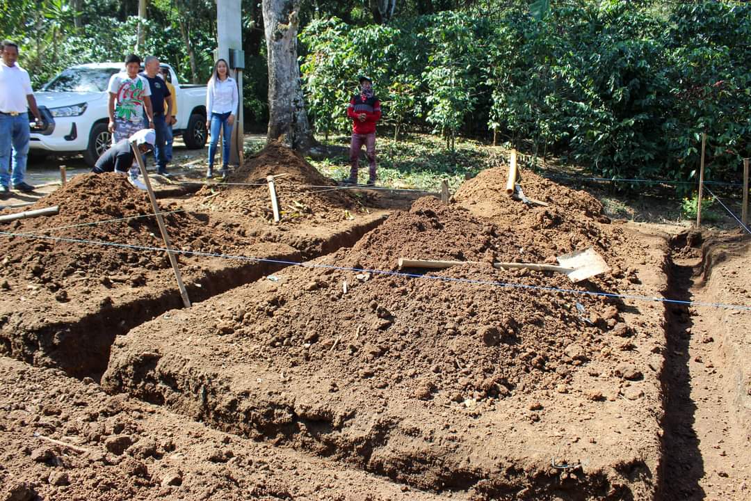 Se inicia construcción de viviendas en Santa Cruz Naranjo