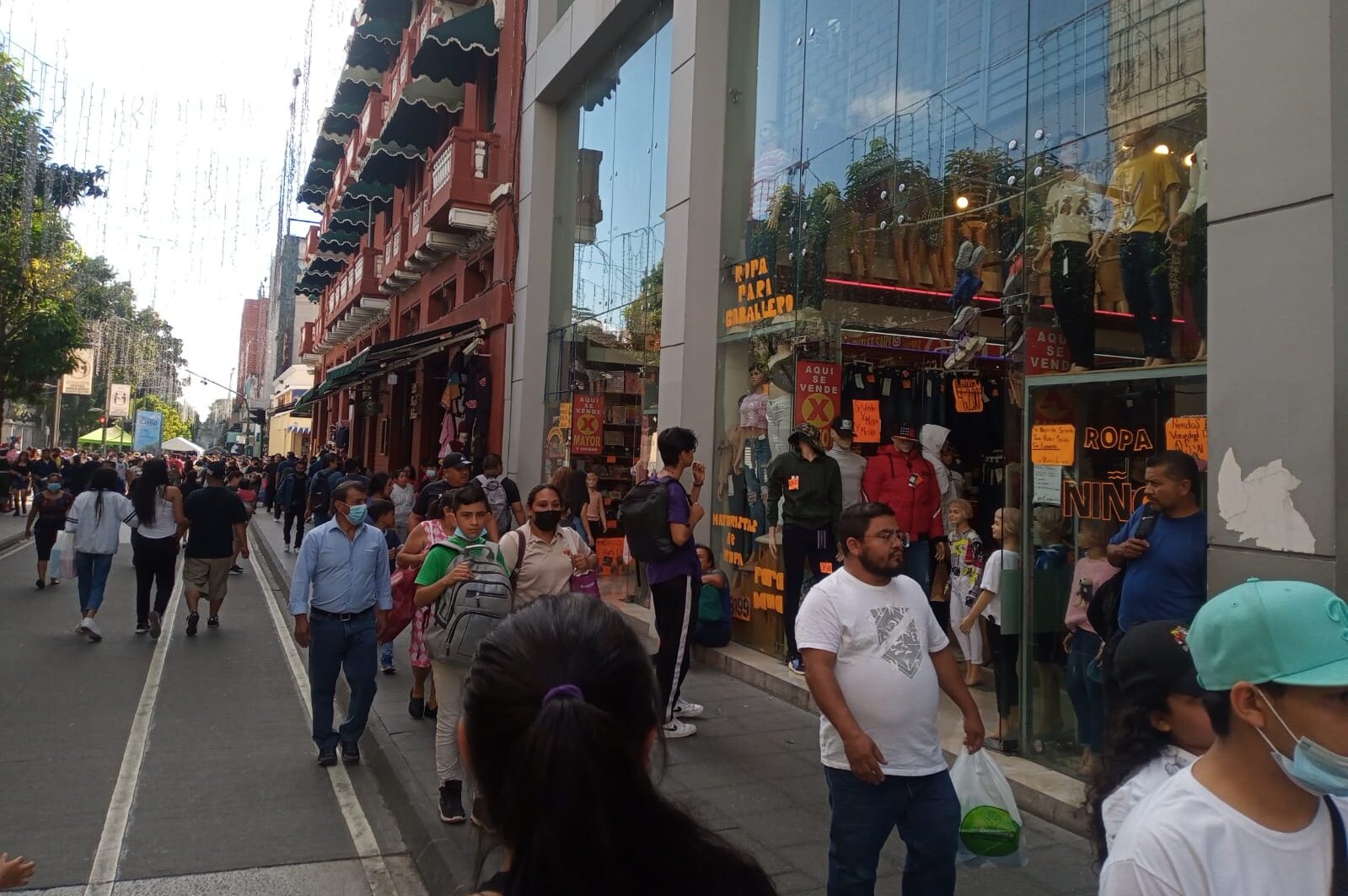 Guatemaltecos aprovechan fin de semana para compras navideñas