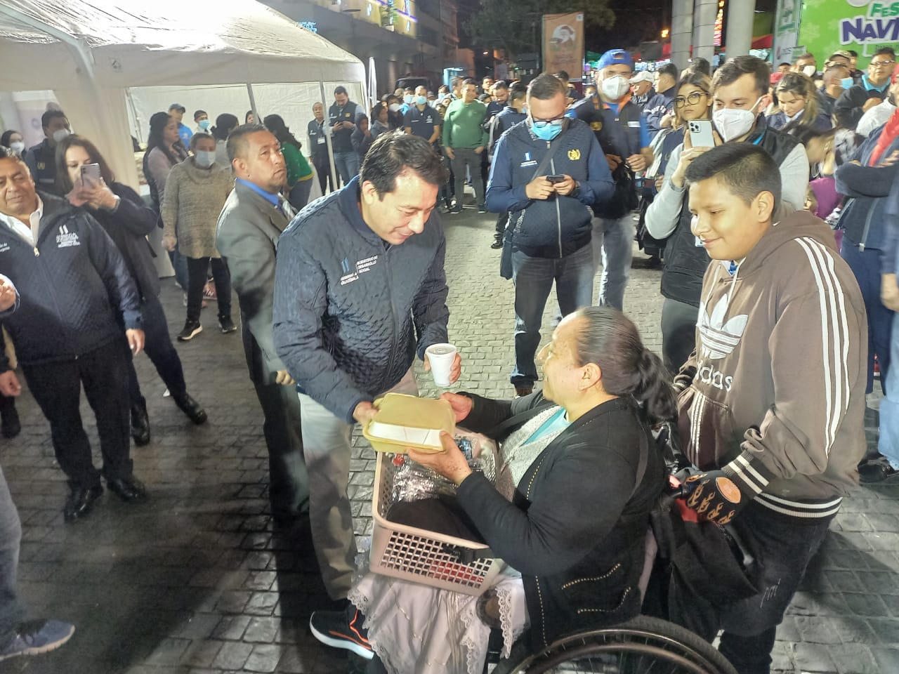 Cena navideña es compartida con 3 mil guatemaltecos