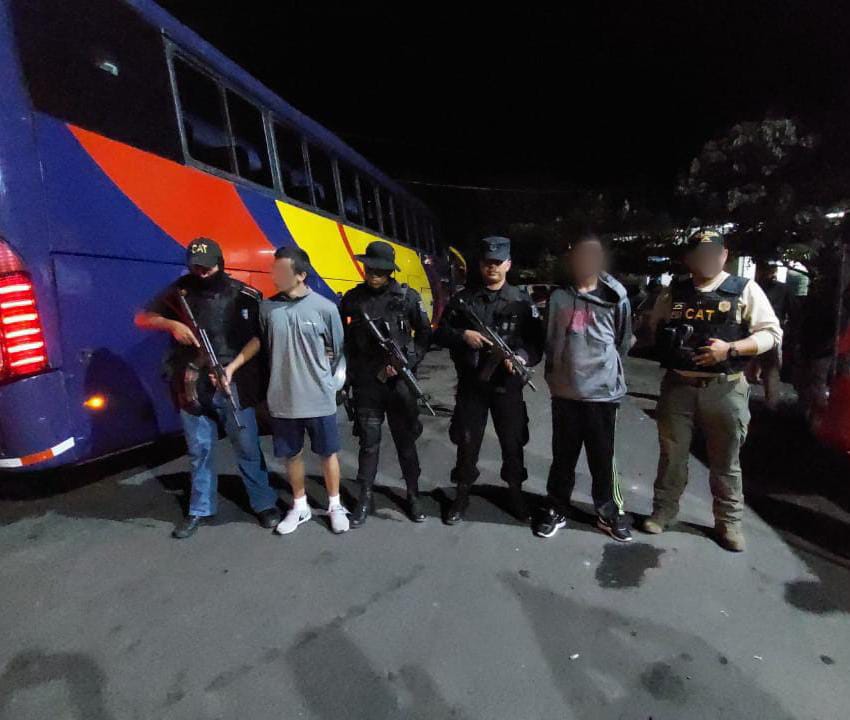 Dos mareros salvadoreños son entregados a la Policia Nacional de El Salvador.