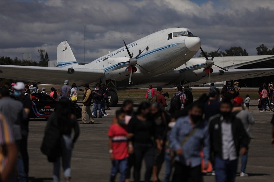 FAG invita a población a espectáculo aéreo
