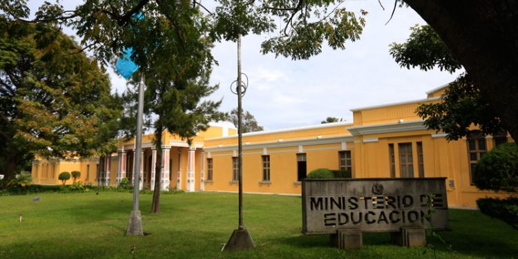 Mineduc alerta sobre falsas ofertas de plazas laborales