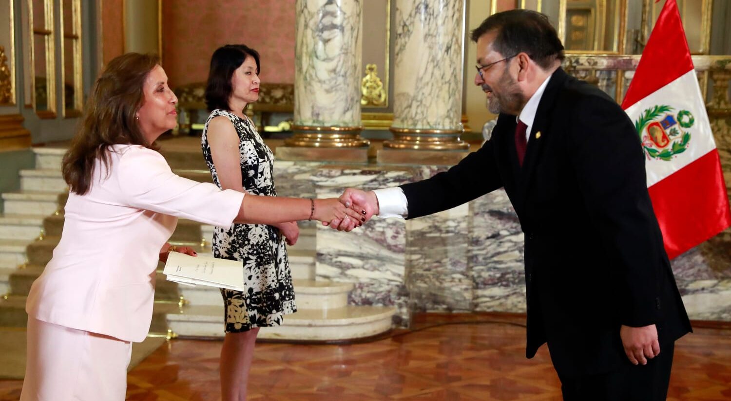 Embajador de Guatemala presenta cartas credenciales ante Presidencia de Perú