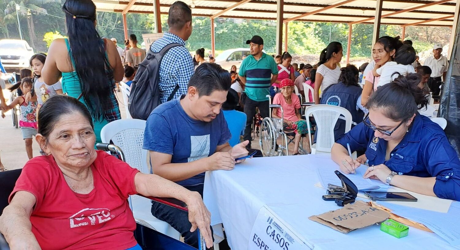 Jornada médica beneficia a adultos mayores y niños de Malacatán