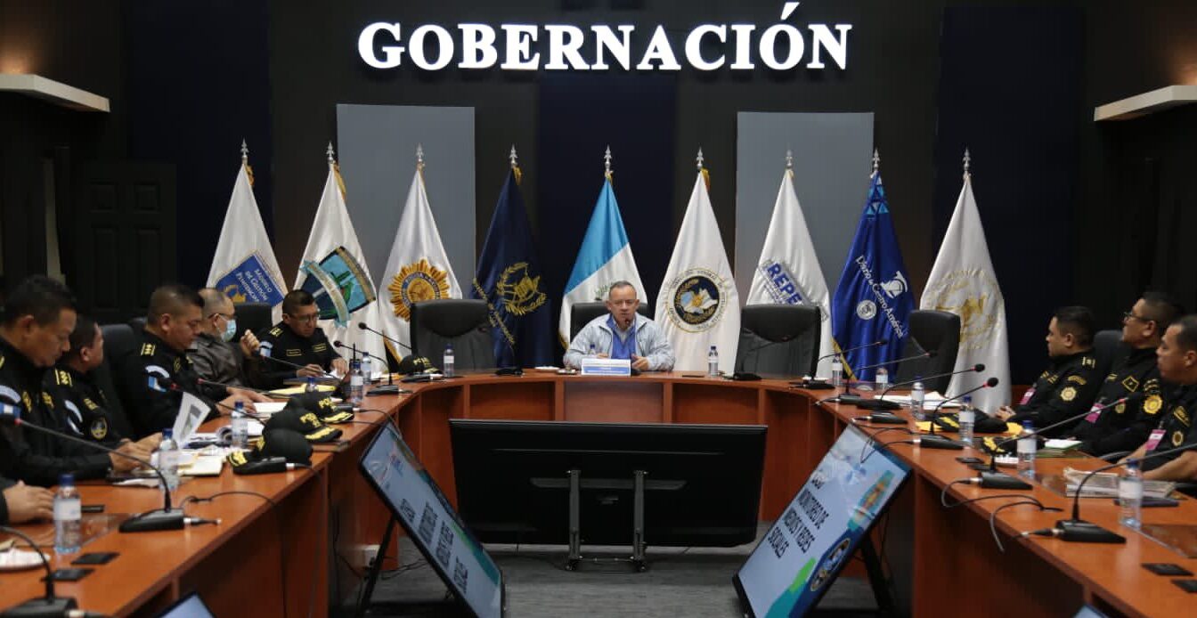 Autoridades reafirman compromiso con transformación policial