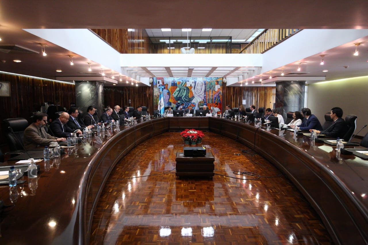 Guatemala expone a misión del FMI desempeño económico de 2022