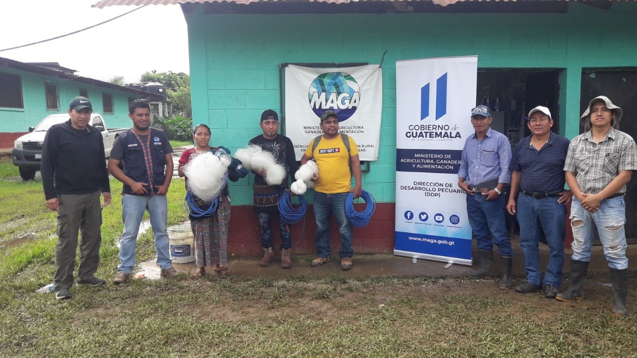 Benefician a agricultores con insumos para proyectos