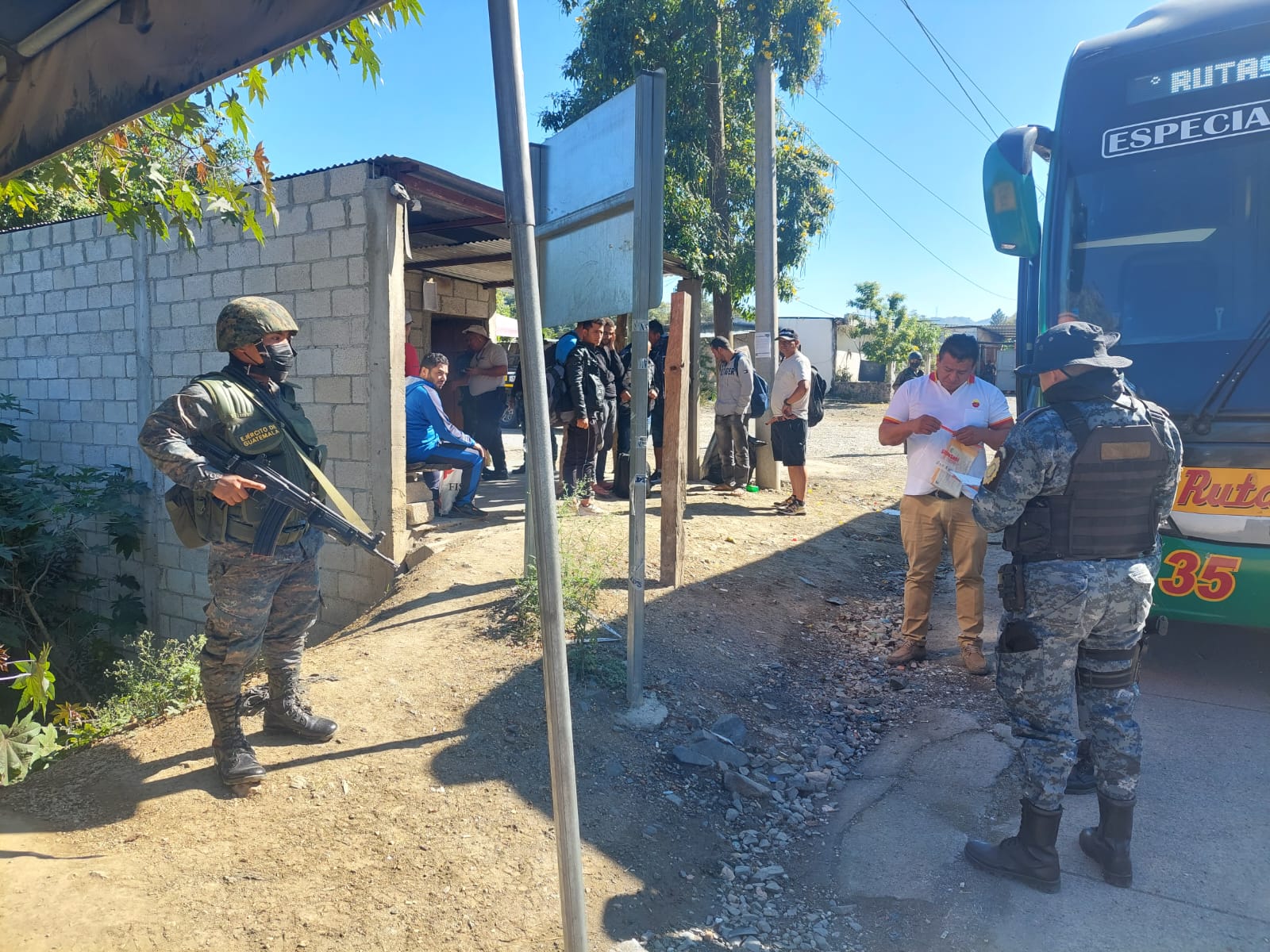 Remiten a grupo de 26 extranjeros por ingreso irregular al país