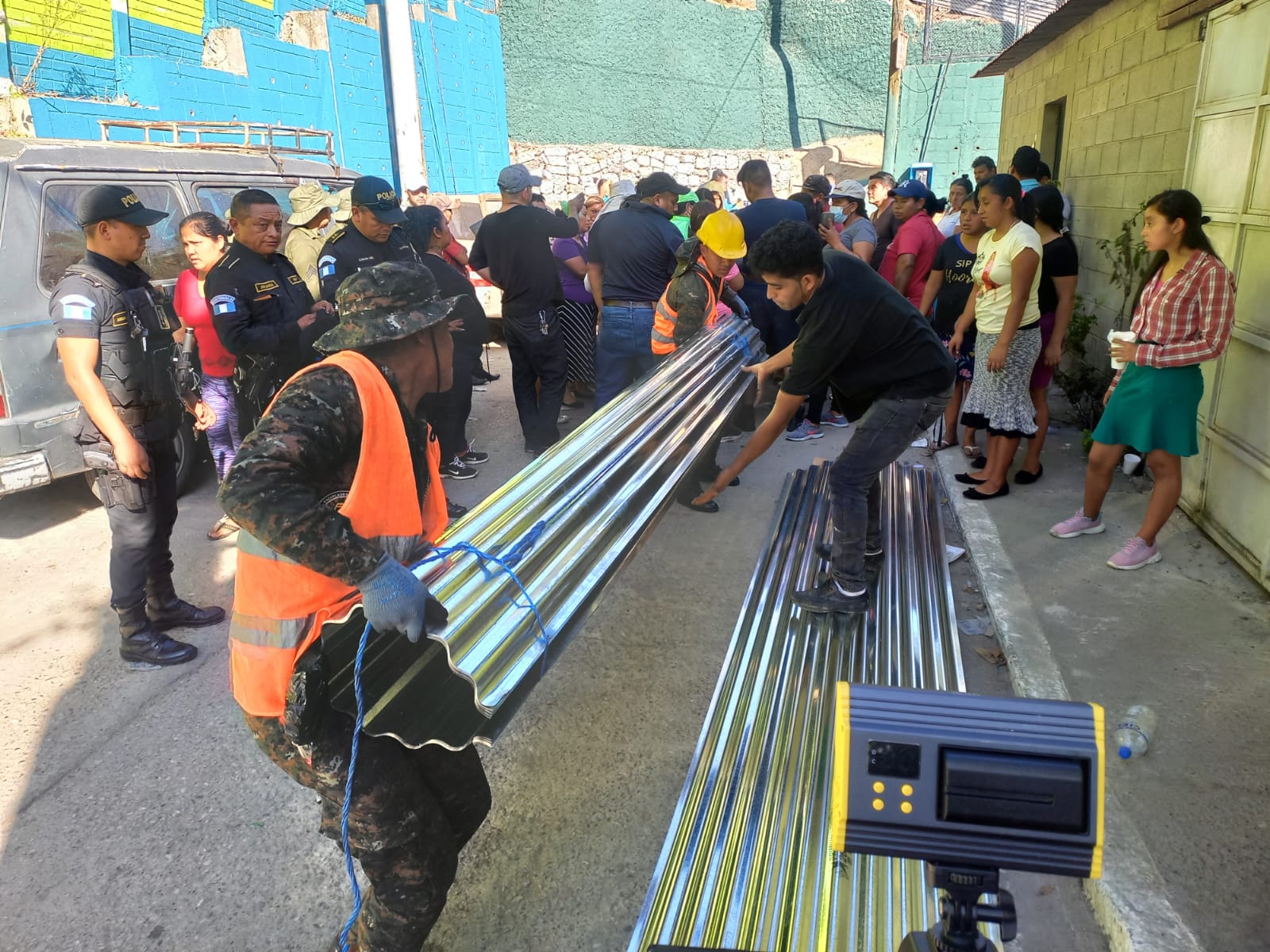 Gobierno brinda asistencia inmediata a familias tras incendio en zona 21