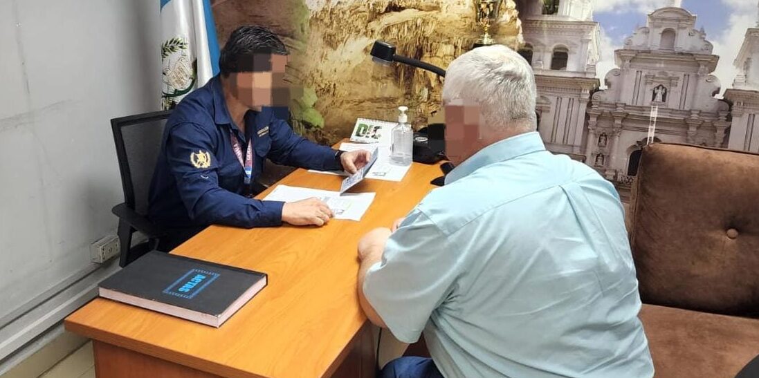 Migración impide ingreso al país de extranjero con alerta de Interpol