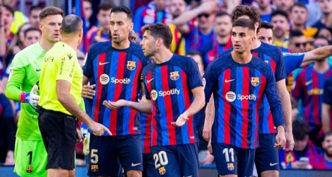 Barcelona y Real Madrid cierran 2022 empatados