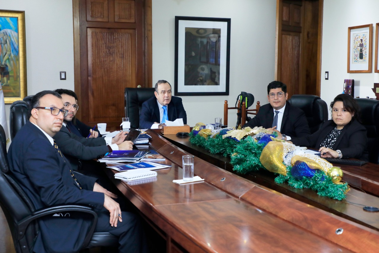 Gobernante conoce avances de proyectos del Ministerio de Economía