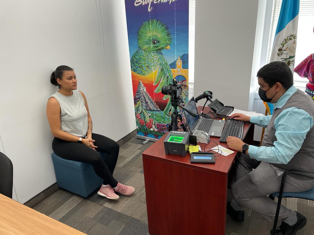 Renovación de pasaportes en la embajada de Canadá.