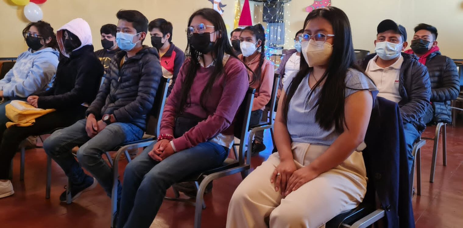 Jóvenes emprendedores reciben apoyo para comercializar sus productos de forma virtual