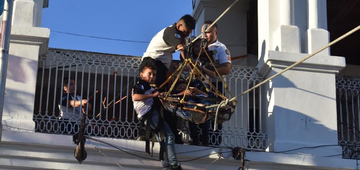 Bomberos voluntarios de Zacapa gradúan a miembros de brigada infantil