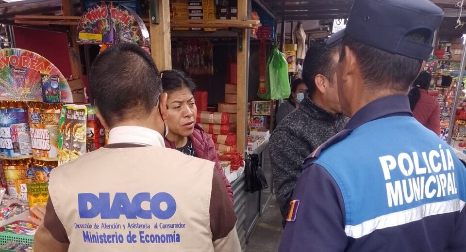 Comerciantes de San Marcos se capacitan sobre correcta manipulación de juegos pirotécnicos