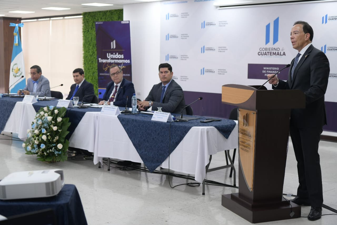 Brindan detalles de ejecución presupuestaria y perspectivas económicas para 2023