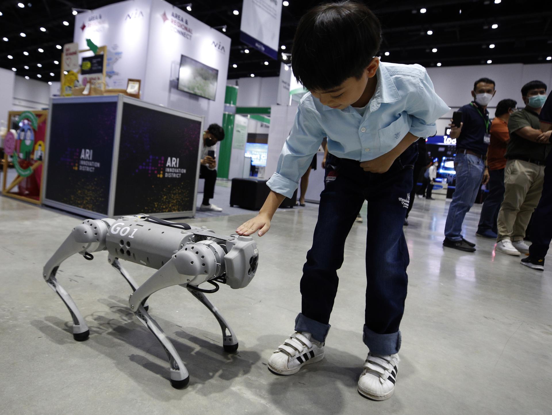 Diseñan un perro-robot capaz de guiar a personas con discapacidad