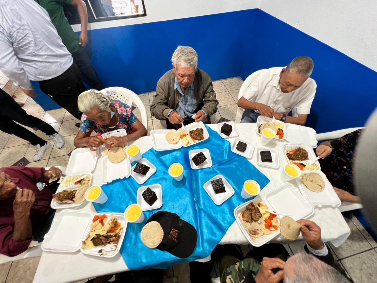 Población de San Vicente Pacaya cuenta con comedor social