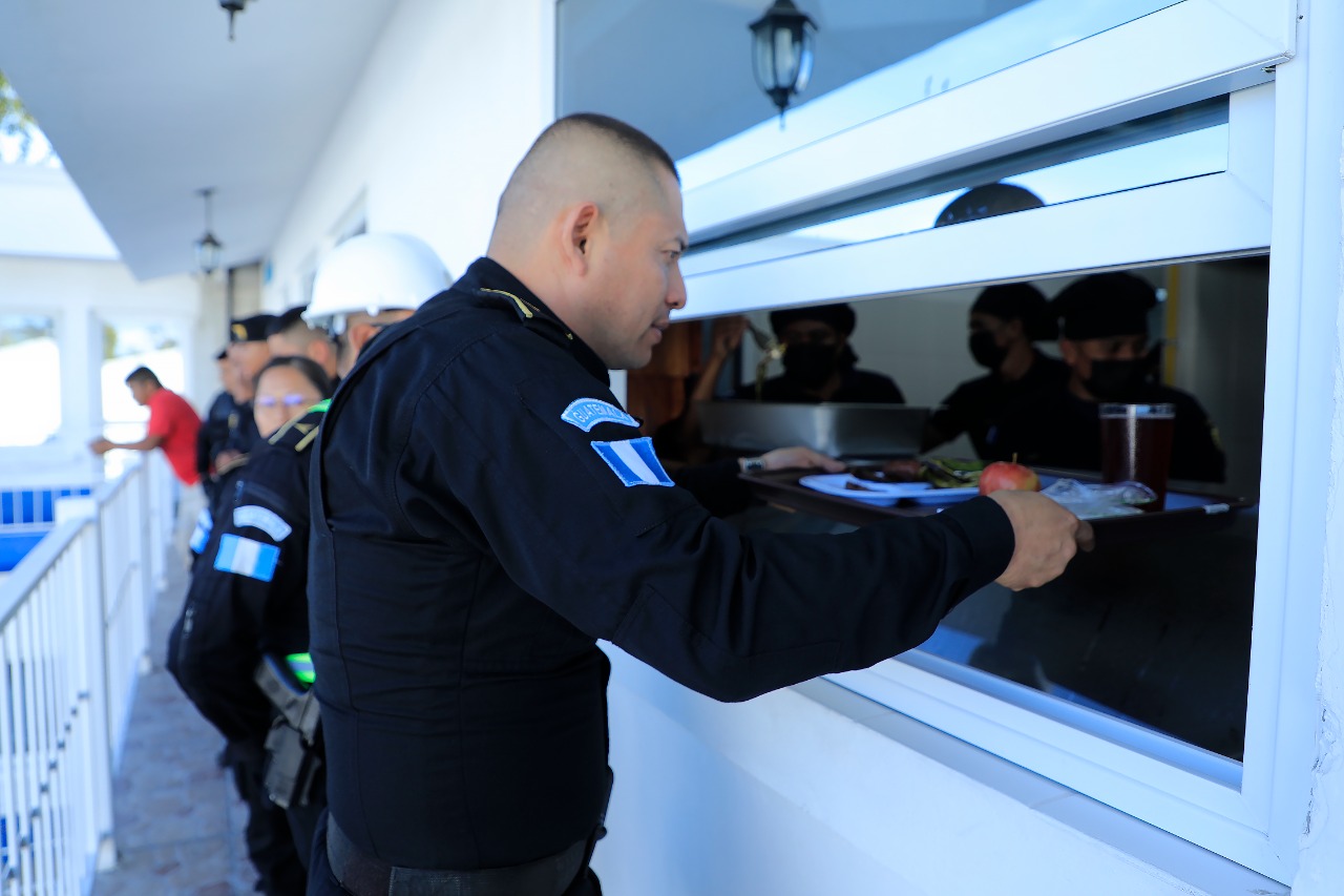 Proyectan habilitar más comedores en 2023 para beneficio de agentes policiales