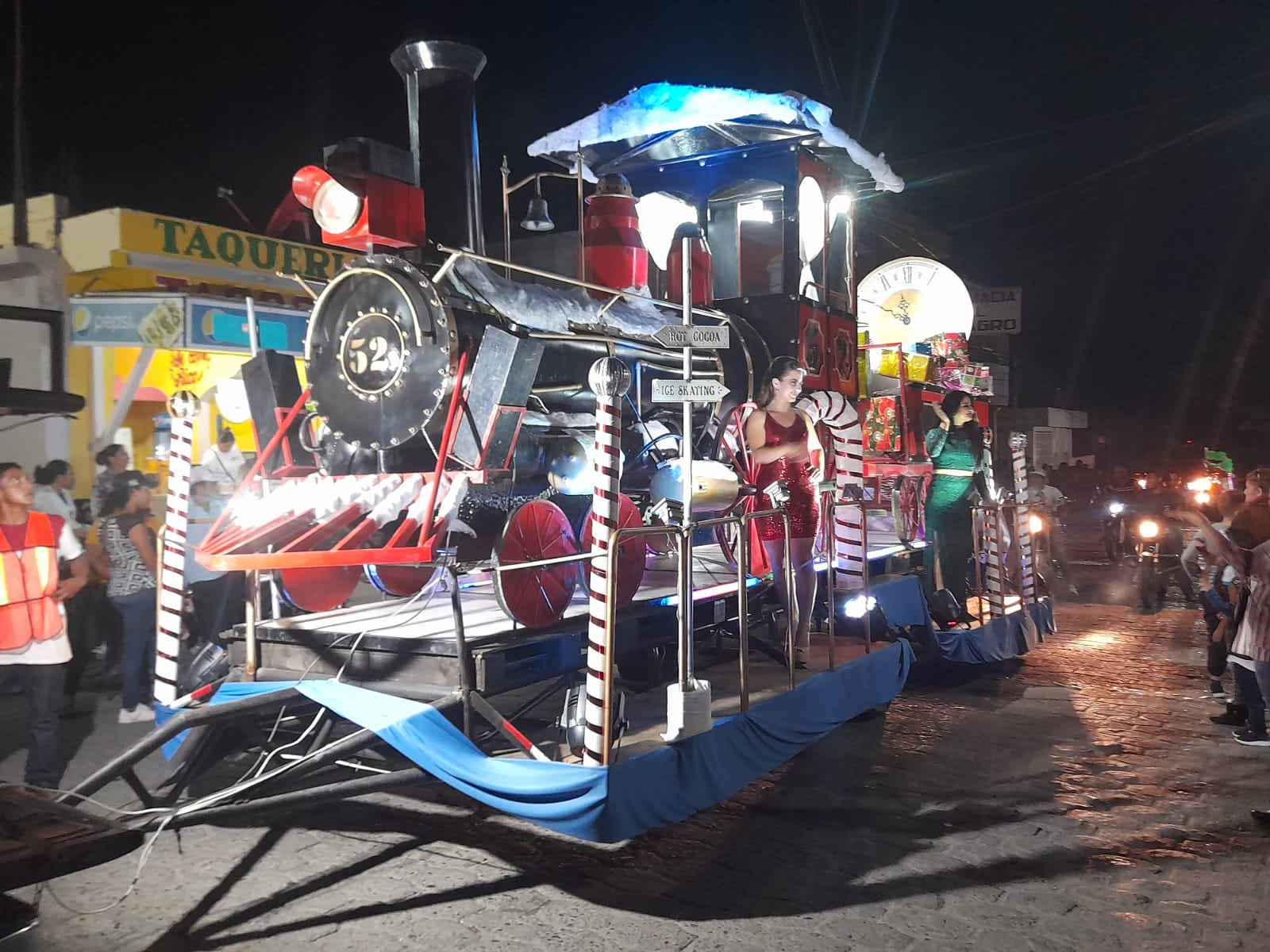Desfile navideño recorre Teculután