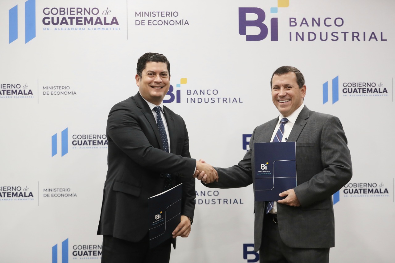 Ministro Janio Rosales y Luis Lara de Banco Industrial. /Foto; Herbert García-DCA