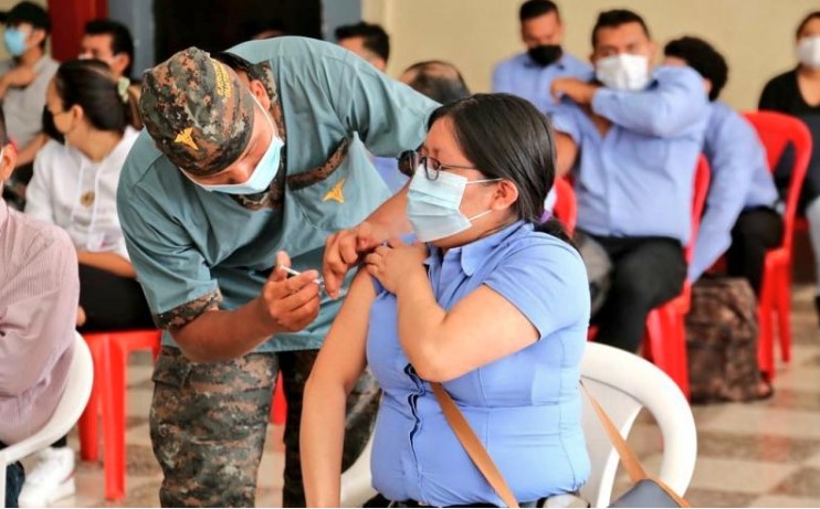 Puestos de hisopado y vacunación serán habilitados este 23 y 24 de diciembre