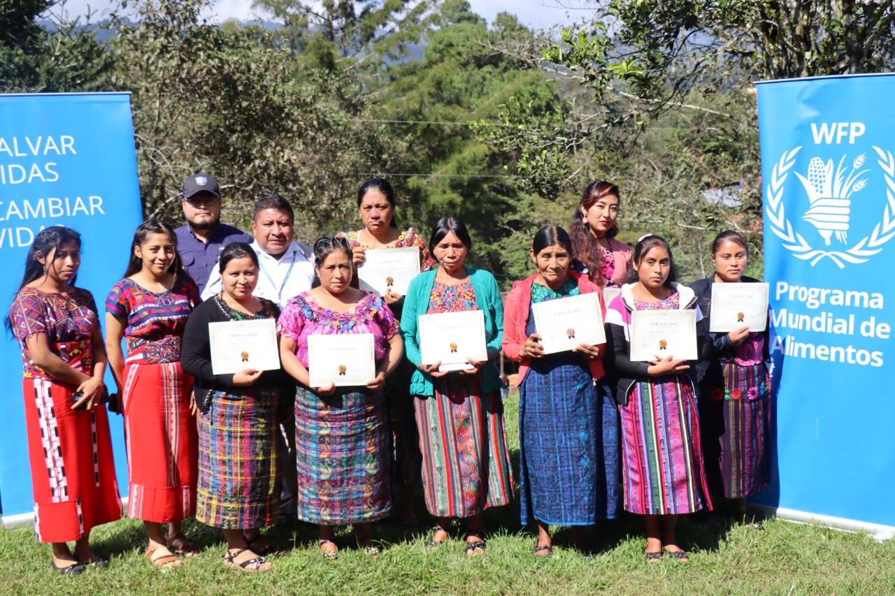 Al menos 10 mujeres se graduaron de ingenieras solares. /Foto: Senacyt