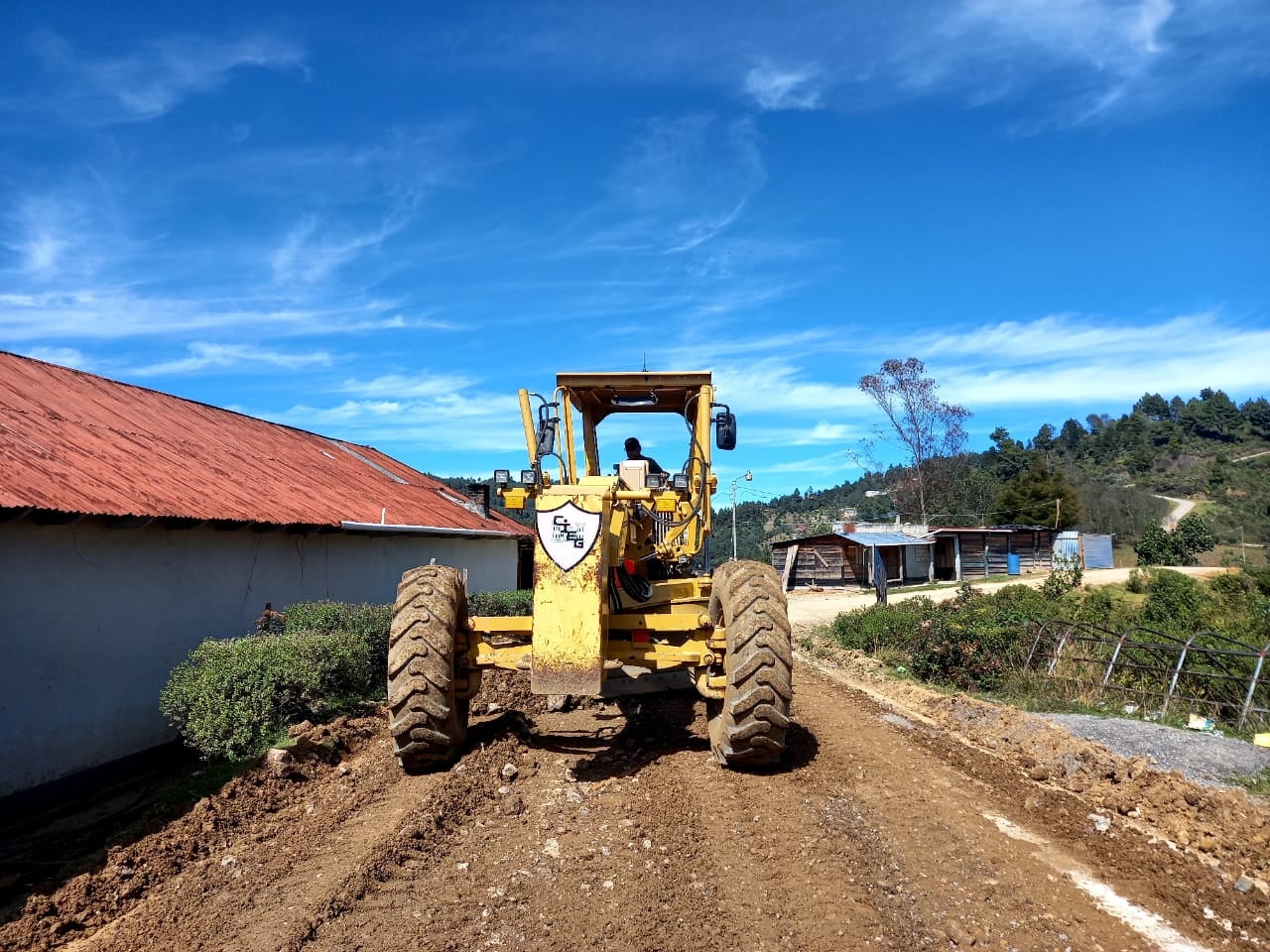 Planifican rehabilitar mil 200 kilómetros de red vial terciaria