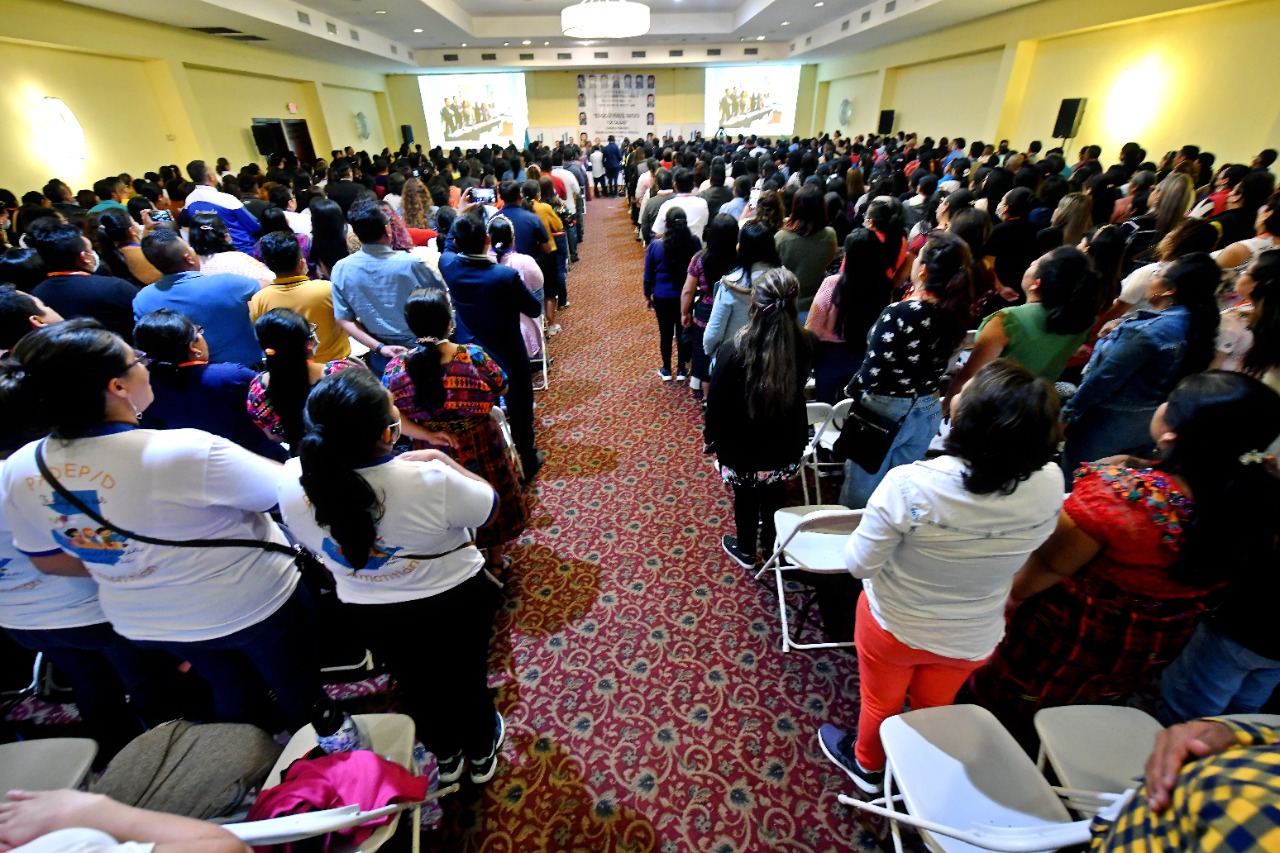 Maestros de región central egresados de Padep participan en congreso nacional