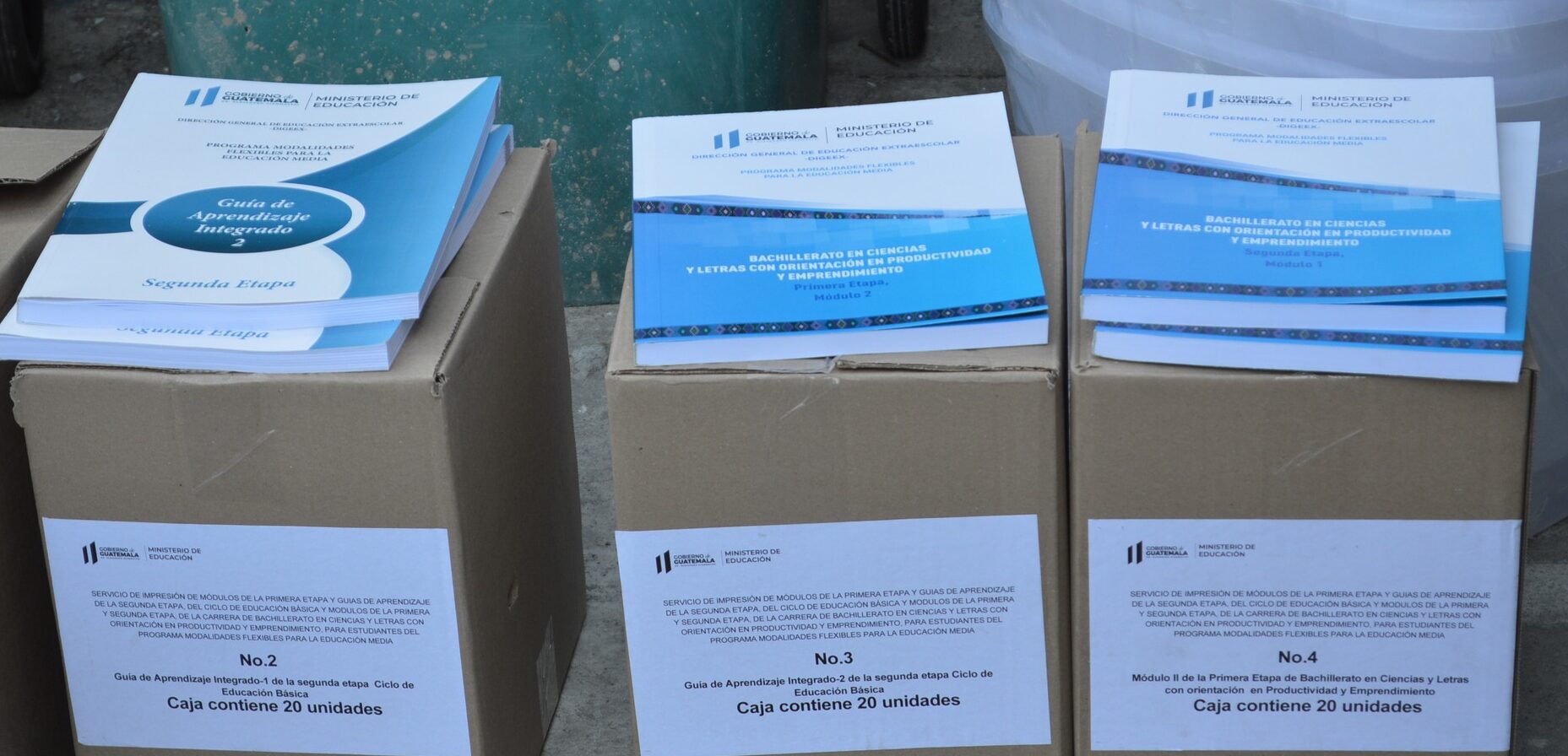Docentes de Sacatepéquez reciben material para educación en modalidades flexibles
