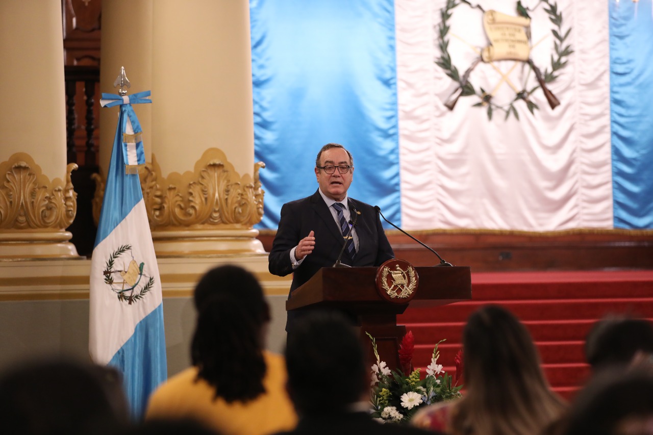 Presidente reafirma compromiso para disminuir brecha digital en el país