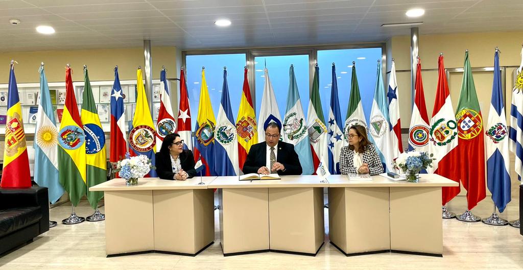 Canciller se reúne con la secretaria general de la OISS