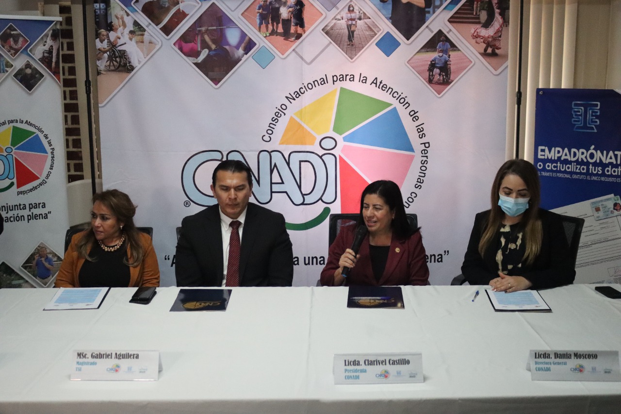 Conferencia de prensa entre autoridades de TSE y CONADI.