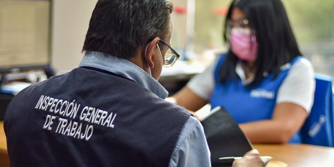 Inspectores de Trabajo verifican pago de aguinaldo en Quetzaltenango