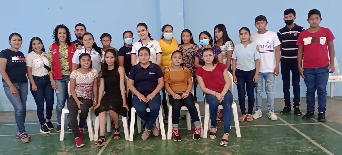 Becas del Mides apoyan a adolescentes, jóvenes y artesanos