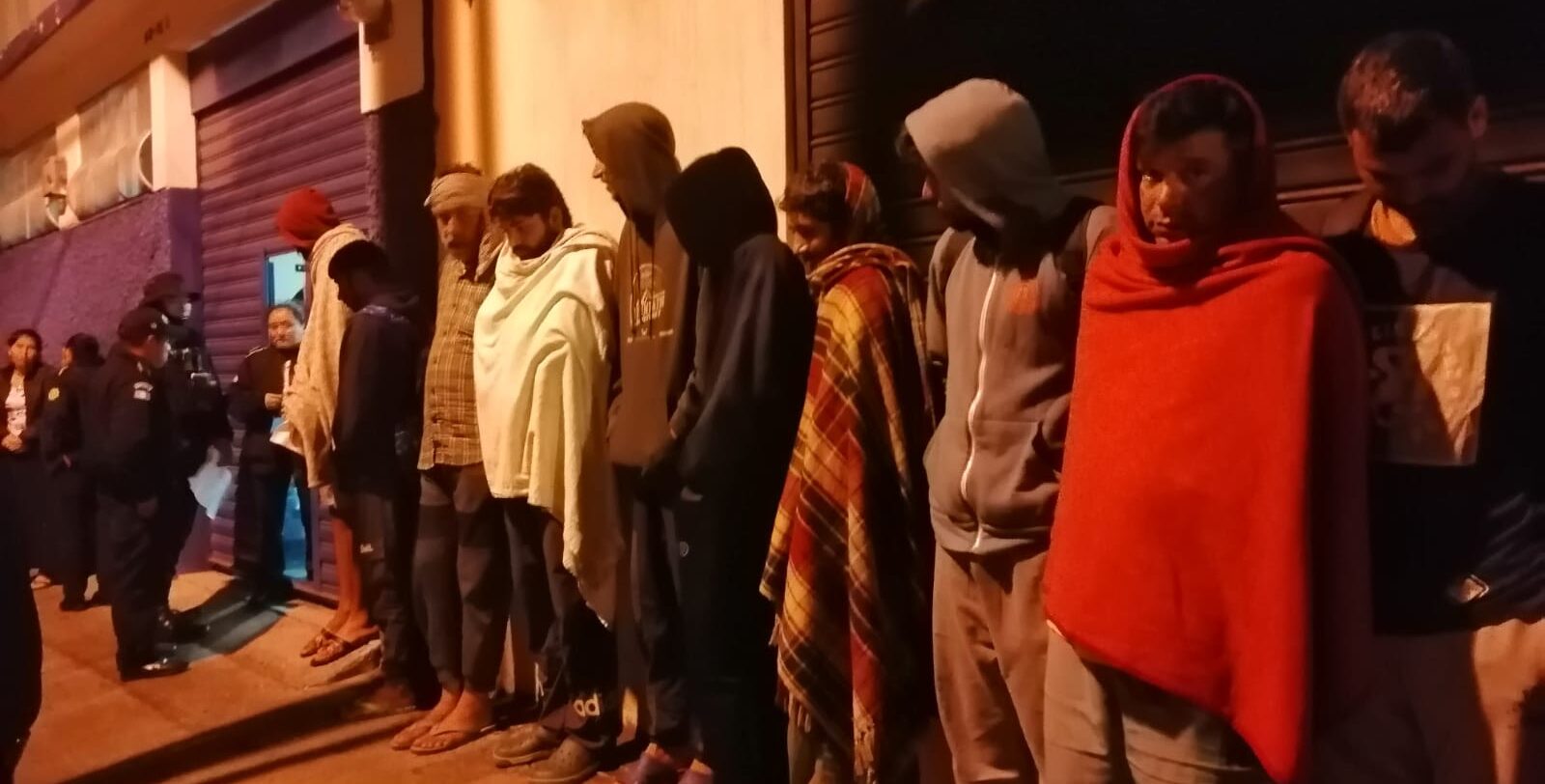Remiten a Migración a 80 extranjeros que transitaban de manera irregular por el país