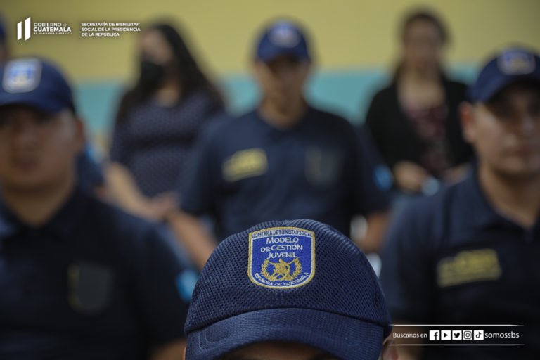 Se gradúa nueva promoción de agentes de vigilancia y tratamiento juvenil