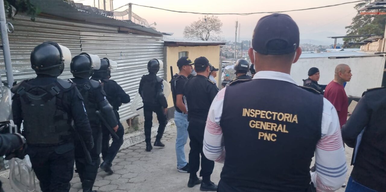 PNC retoma control en Preventivo de zona 18 tras enfrentamiento entre reos
