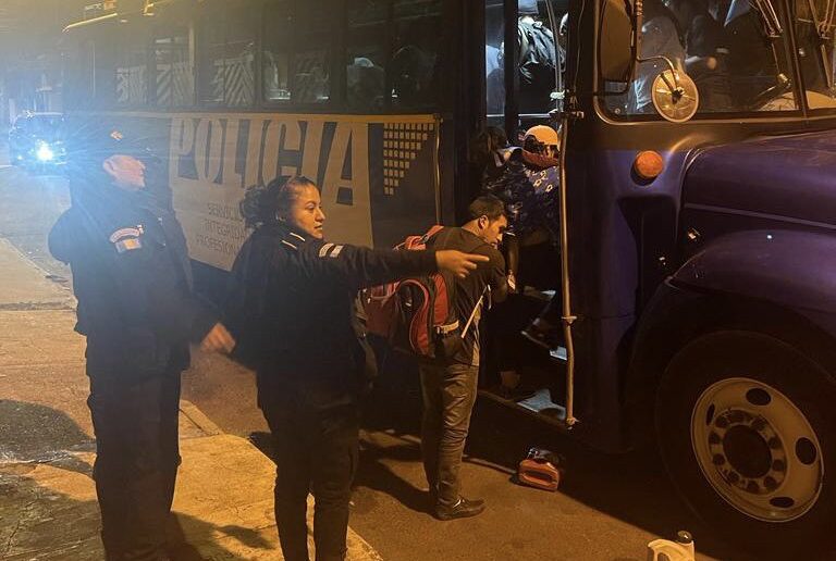 Asisten a 58 migrantes que se encontraban de manera irregular en el país